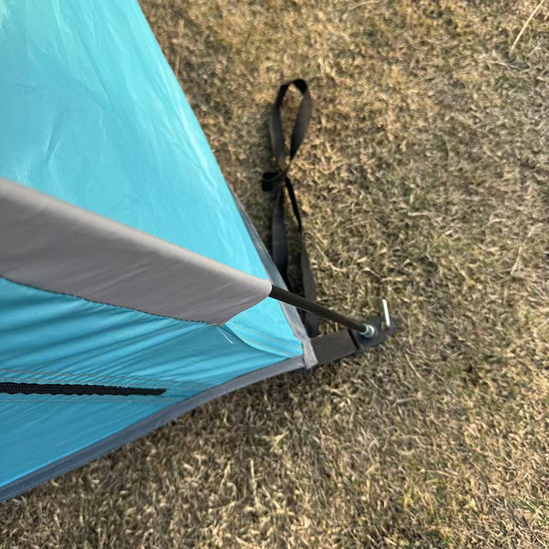 Tienda de campaña al aire libre con cama para camioneta