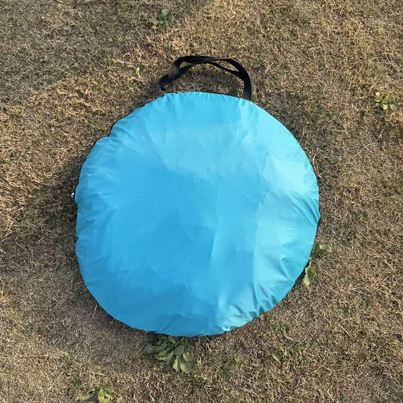 Tienda de campaña al aire libre con cama para camioneta