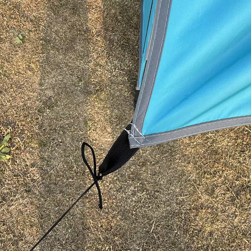 Tienda de campaña al aire libre con cama para camioneta