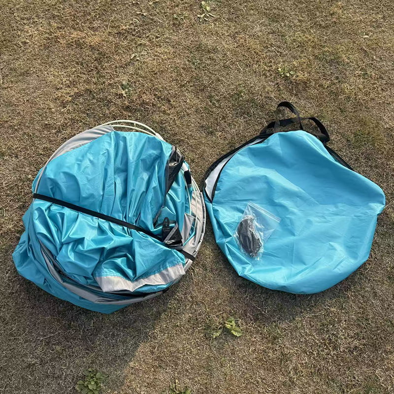 Tienda de campaña al aire libre con cama para camioneta