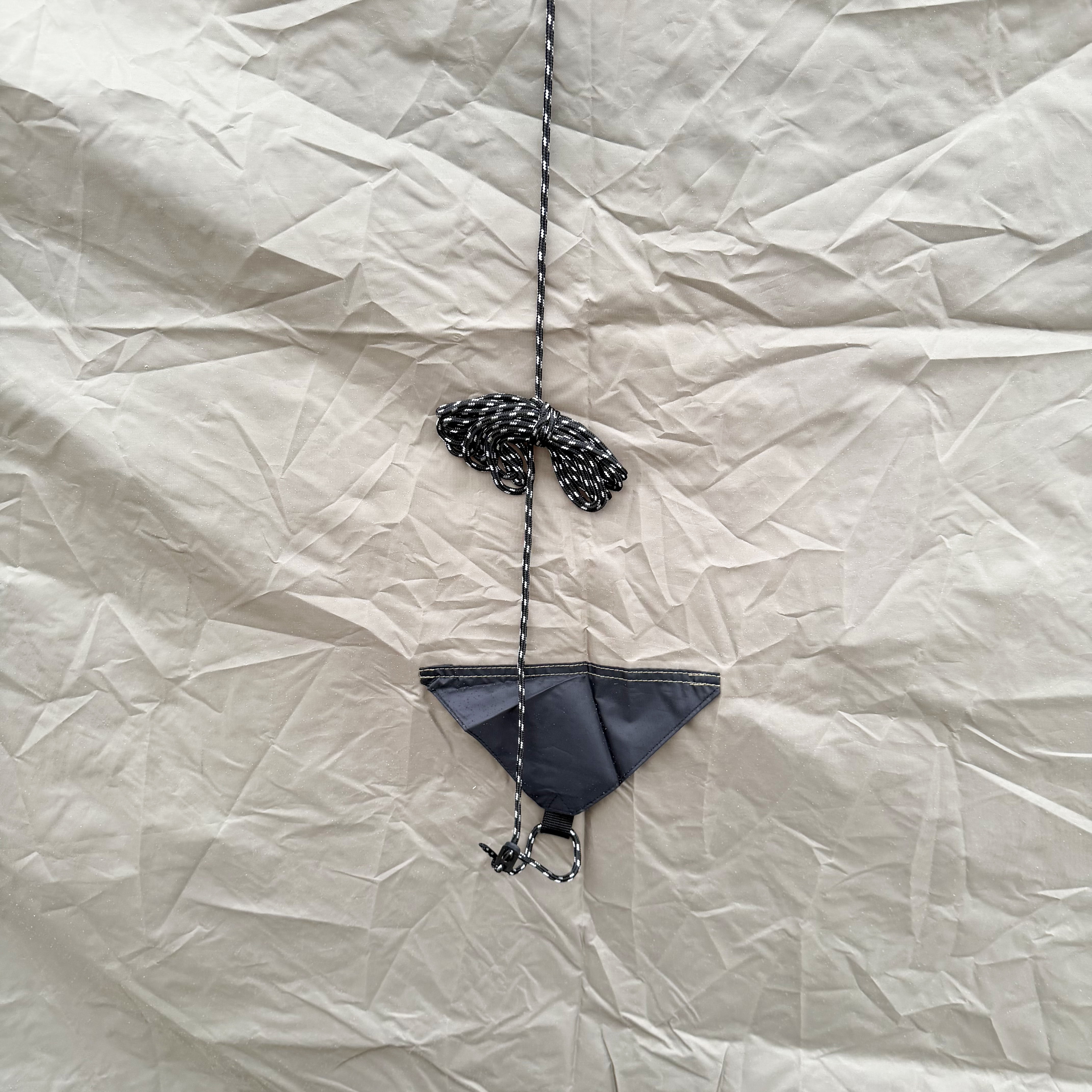 Tienda de campaña de doble capa para acampar al aire libre que se conecta a la parte trasera de un vehículo