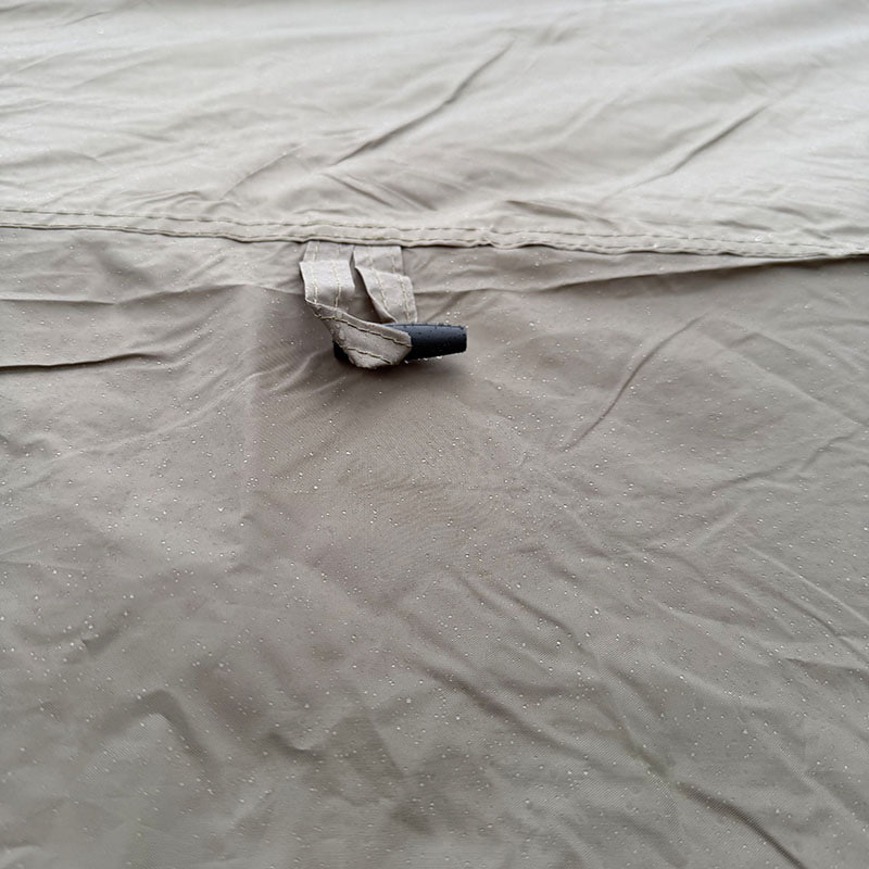 Tienda de campaña de doble capa para acampar al aire libre que se conecta a la parte trasera de un vehículo