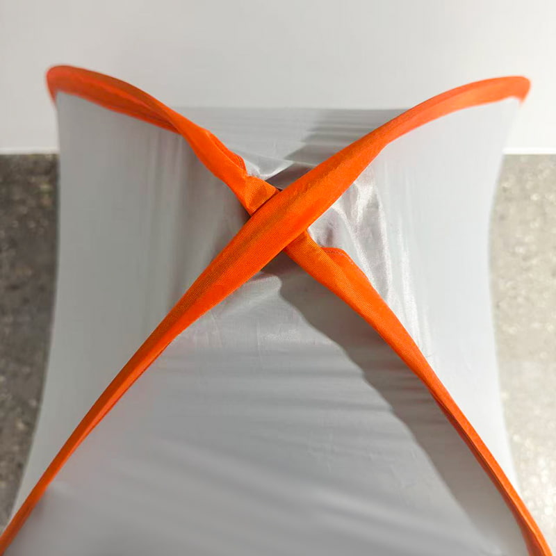 Tienda de almacenamiento a prueba de lluvia con rociador portátil emergente