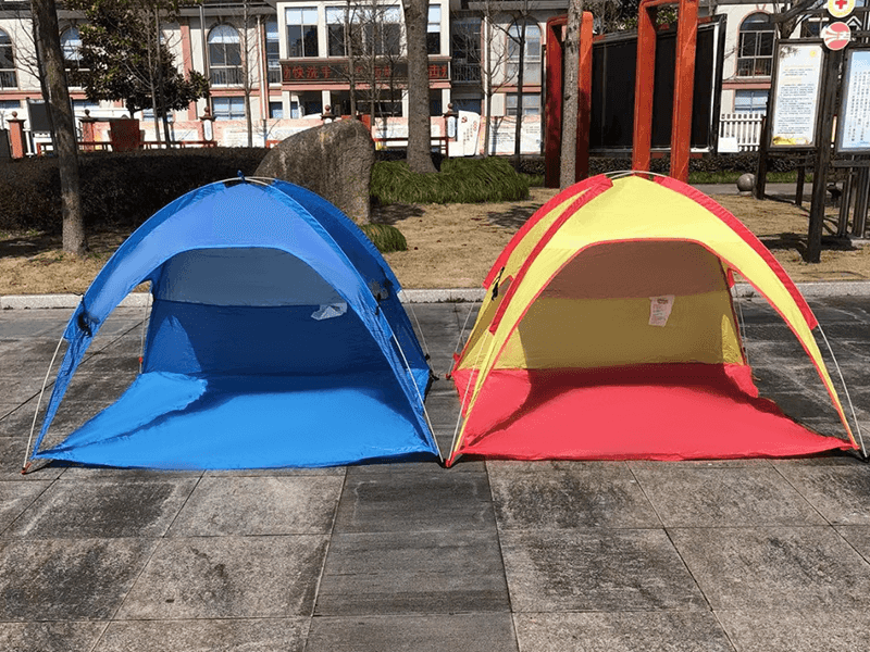Amplia tienda de playa al aire libre con ventilación en tres lados Amplia tienda de playa al aire libre con ventilación en tres lados